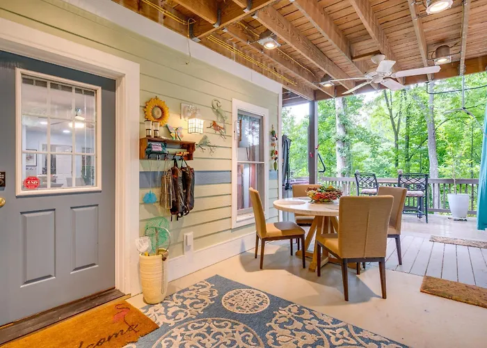 Creekside Hendersonville Haven: Hot Tub & Fire Pit