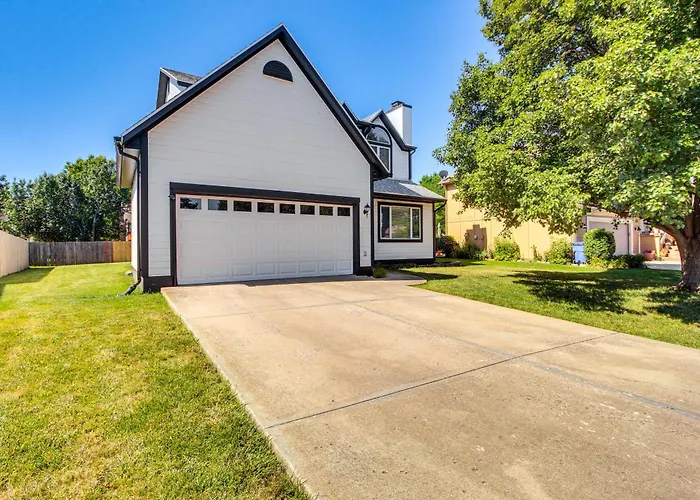 Spacious Olathe Home W/ Fireplace: Near Parks!