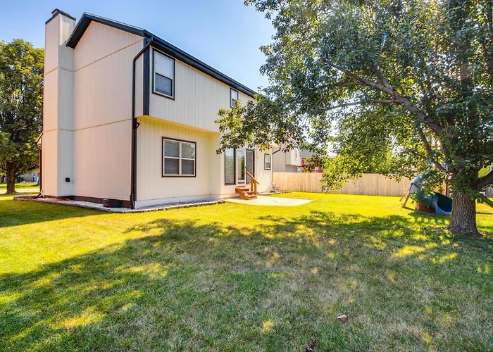 Spacious Olathe Home W/ Fireplace: Near Parks!