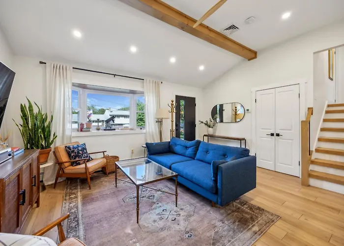 Modern Mid-Century Retreat