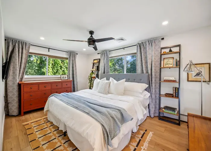 Modern Mid-Century Retreat