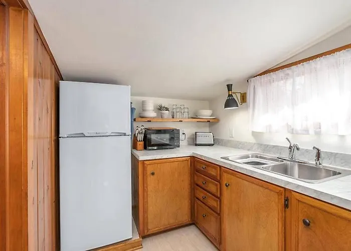2Min Walk Downtown - Outdoor Patio - Pet Friendly