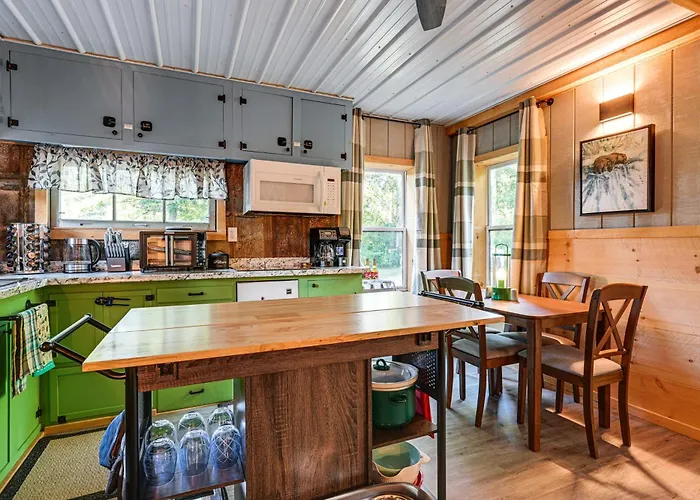 Lake Access & Kayaks: Gladwin Cottage Near Golfing