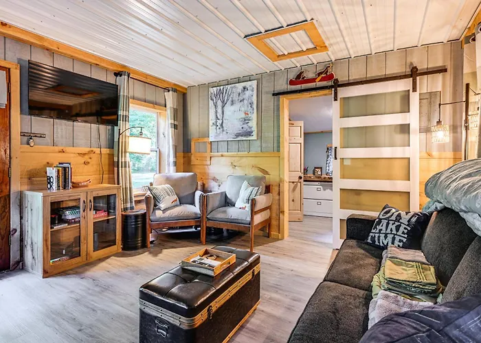 Lake Access & Kayaks: Gladwin Cottage Near Golfing