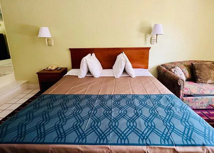 Ozark Inn And Suites