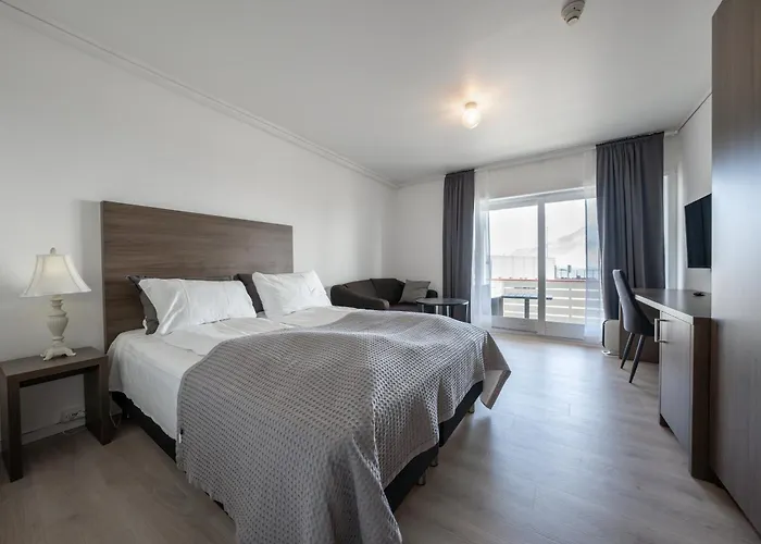 Sunde Fjord Hotel, Free And Easy Parking