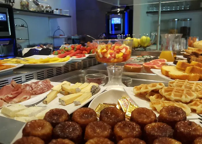 Logis Hotel - Restaurant Residence Les Cedres