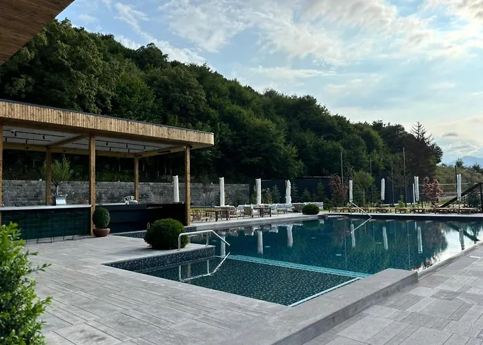 Dilijani Tun Hotel & Restaurant