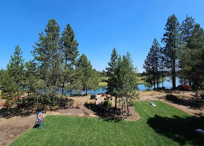 Beautiful Riverfront Near Mt Bachelor With Hot Tub