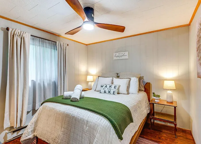 Deck & Fire Pit: Pet-Friendly Pocono Lake Abode!