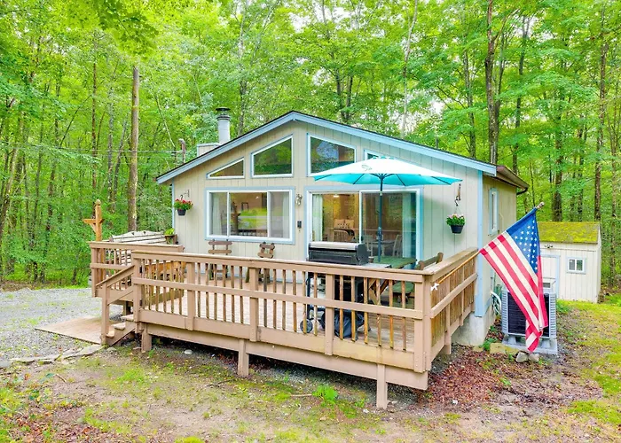 Deck & Fire Pit: Pet-Friendly Pocono Lake Abode!