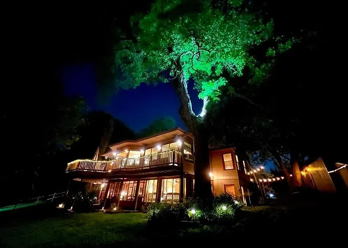 The River Haven - Sleeps 32 - On Guadalupe River