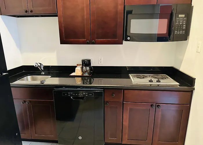 Lux Inn And Suites