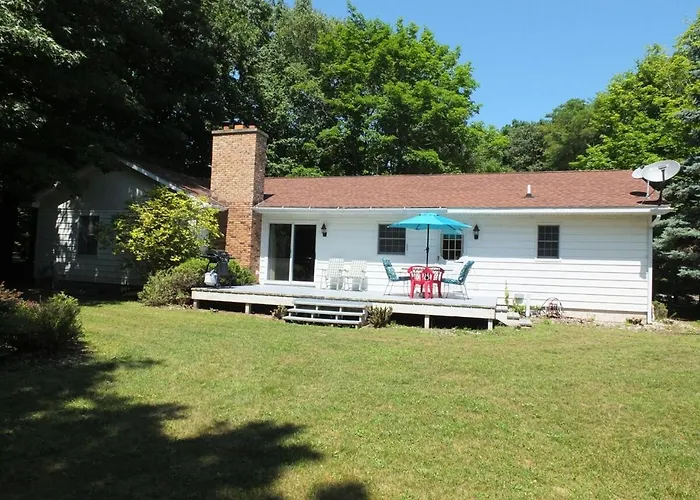 The Maple Cottage - Walk To Beach & Lake Michigan