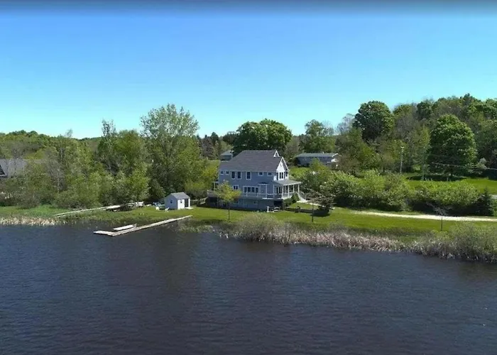 Sunset Bay - Lakefront, Large, And Gorgeous!