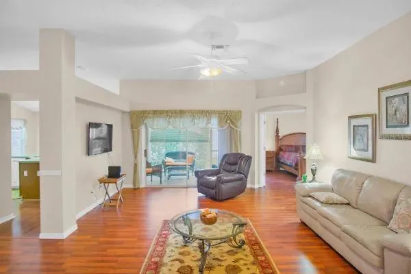 Villages Large 2 Bed Room 2 Bath Near Shopping
