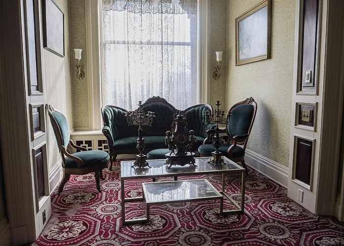 Henderson Castle Inn
