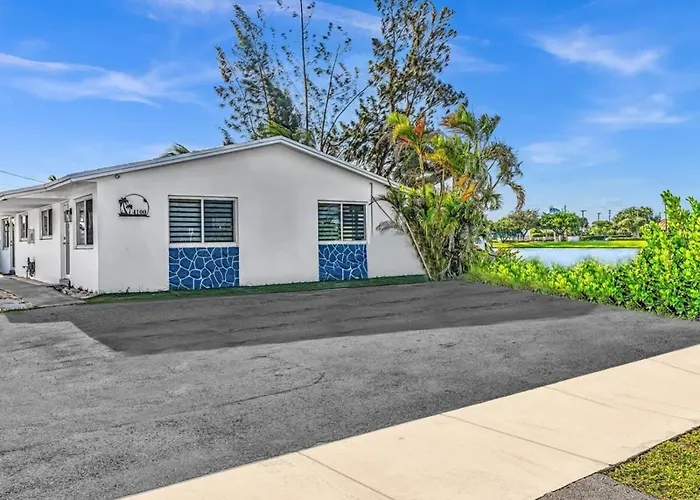 2Br Lakeside Getaway - Peaceful Waterfront Stay