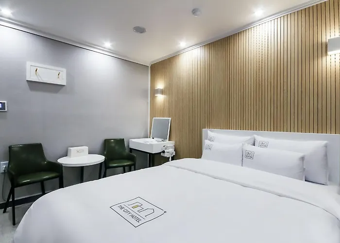 Hotel The City