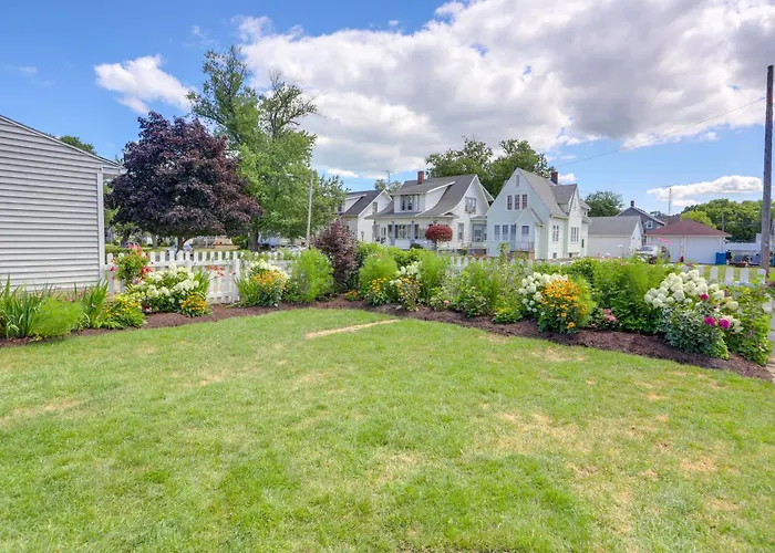 Port Clinton Home W/ Lake View - Walk To Beach!