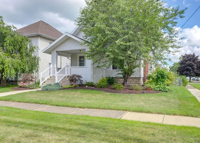 Port Clinton Home W/ Lake View - Walk To Beach!