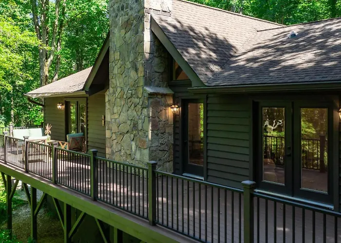 Luxury Cabin W Chef Kitchen & 2 Living Rooms