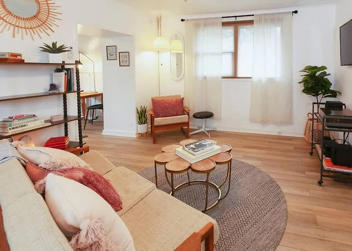 Classic & Cozy Apartments - Parking & Close To Dw