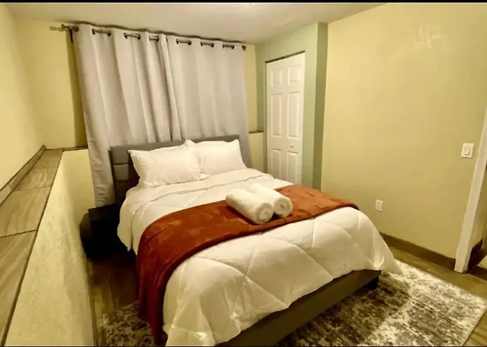 Movie Theater Near Slopes, Shops & Trax - 2Br Bsmt