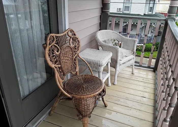 Inn At Poplar Corner B&B On Chincoteague Island
