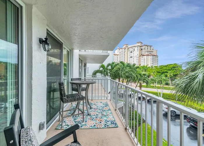 1 Bedroom / New Furniture / Direct Beach Access / Across From J.W. Marriott