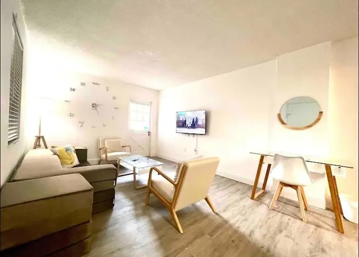 Ecostays Comfort Apartment Near Miami Airport 308