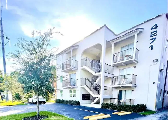Ecostays Comfort Apartment Near Miami Airport 308