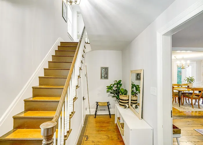 Historic Catskills Farmhouse: Ski, Hike & Relax!