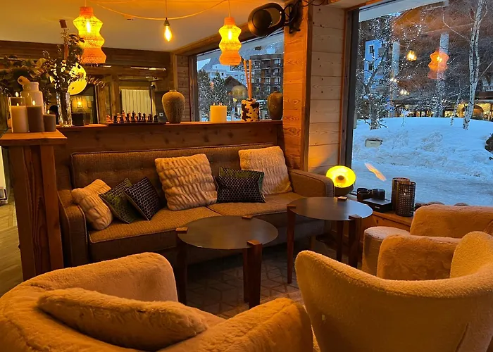 Everest Hotel