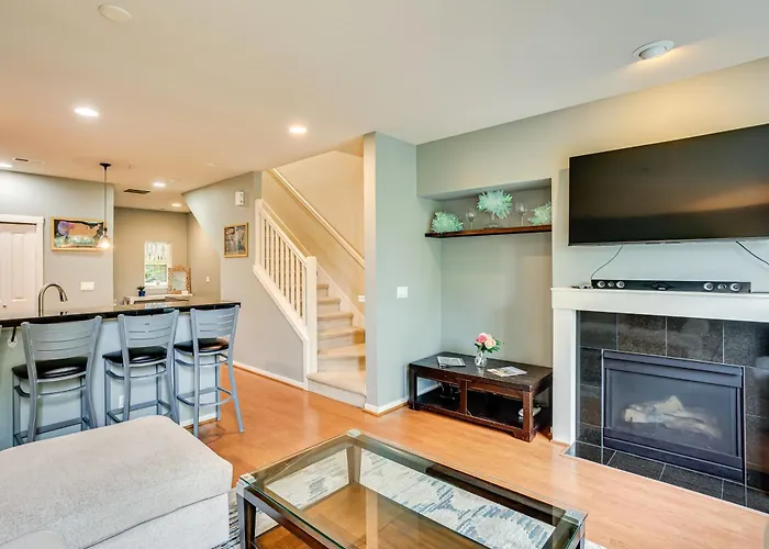 Walk To Local Shops & Eats! Quaint Issaquah Home