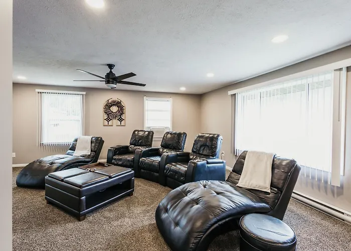 Indoor Hot-Tub! Spacious & Updated Mqt Township Home!