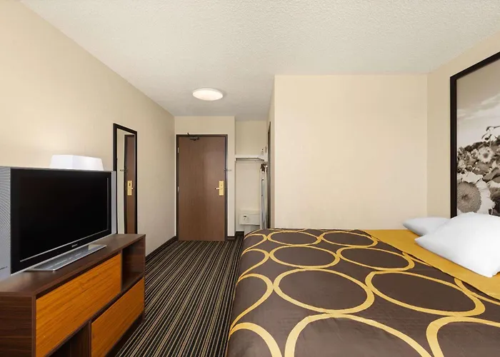 Super 8 By Wyndham Dodge City