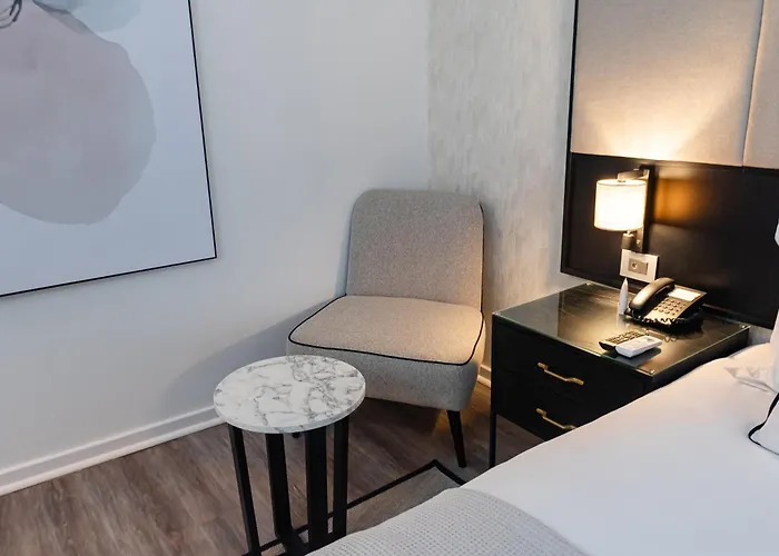 Cresta Churchill Hotel