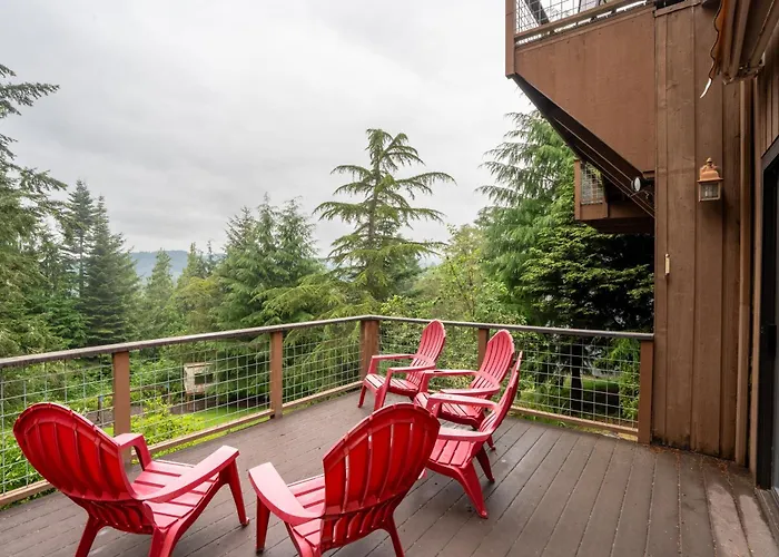 Stylish Deception Pass Retreat With Bay Views