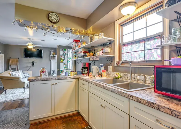 Near Frankenmuth: Central Michigan Apt On 3 Acres!
