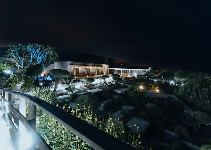 Costa Magica - Romantic Ocean Boutique Hotel & Club