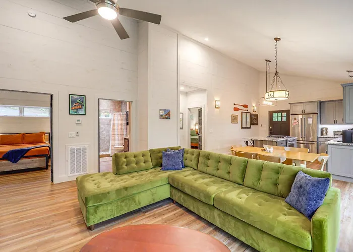 Pet-Friendly West Jefferson Home W/ River View!