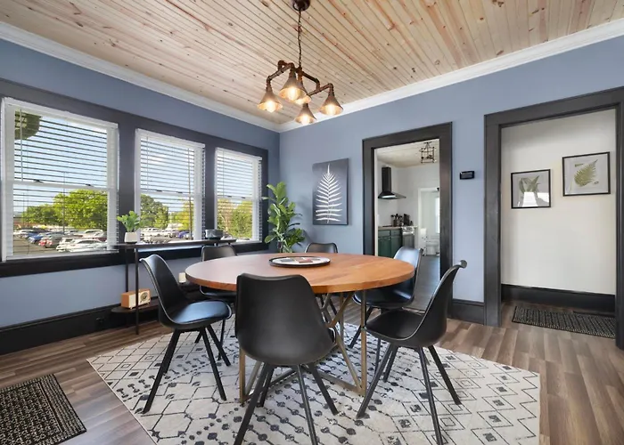 Walk To State Street - Remodeled Home