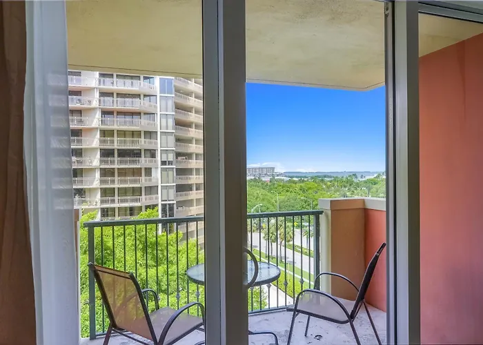 Serene Cozy Retreat With Balcony Free Parking
