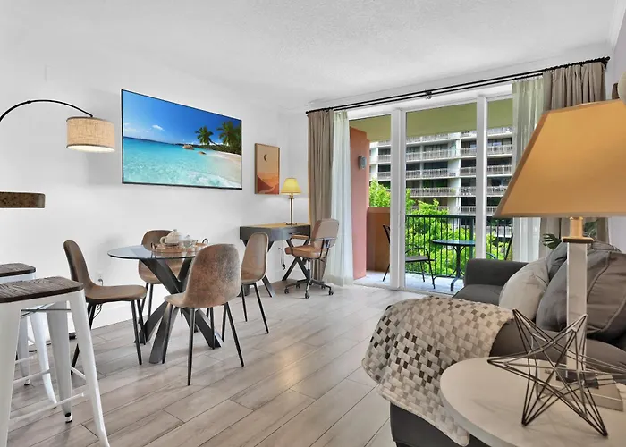 Serene Cozy Retreat With Balcony Free Parking