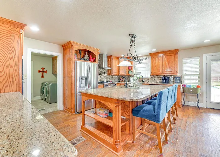 Fire Pit + Sauna: Spacious Lake Texoma Retreat!