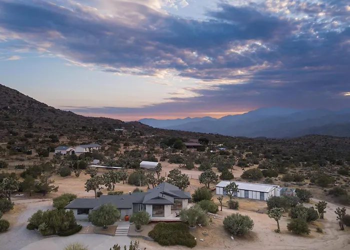 Modern Mosaics- Joshua Tree Chef Home On Hill Spa