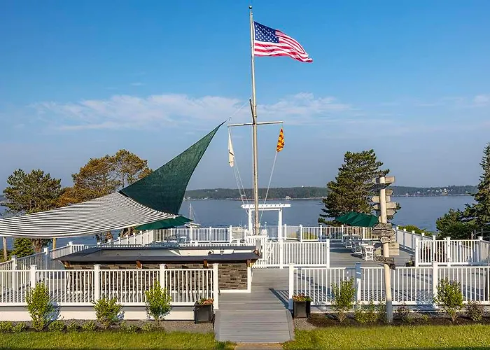 Spruce Point Inn