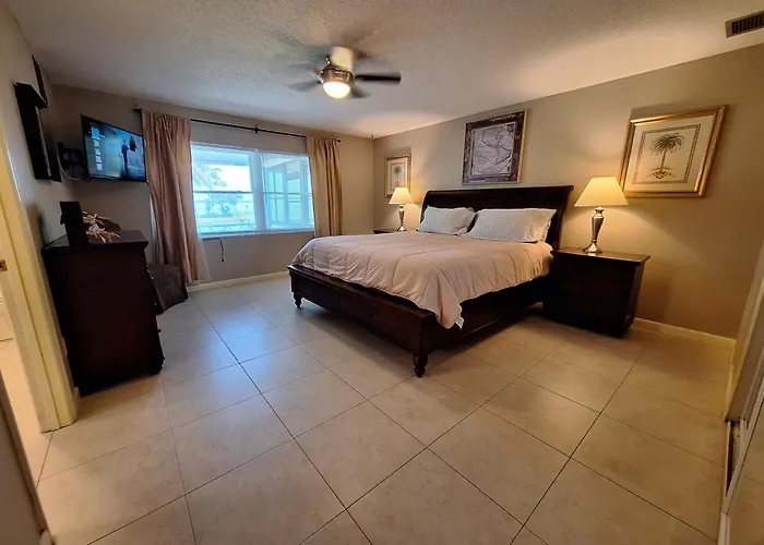 Gator Den Lakeview 3Br Retreat With Jacuzzi
