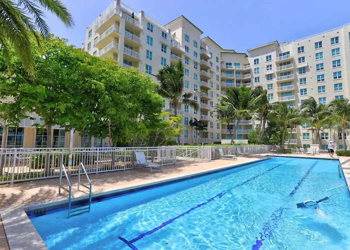 Stylish 1Br Condo Rooftop Pool Close To Beach